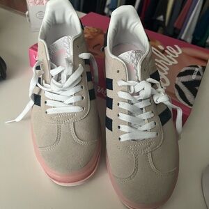 adidas Women's Sneakers Beige and Pink